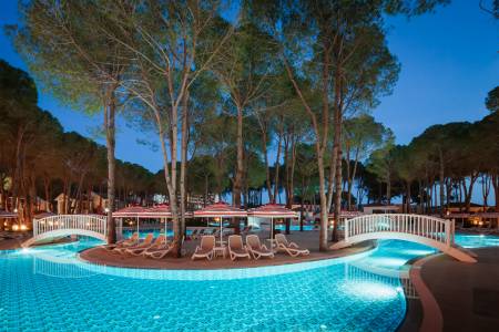 SELECTUM LUXURY RESORT Pools & Beach